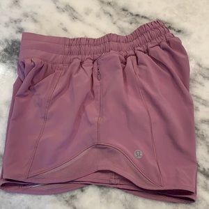 Women’s Lululemon Hotty Hot 4” low rise shorts
